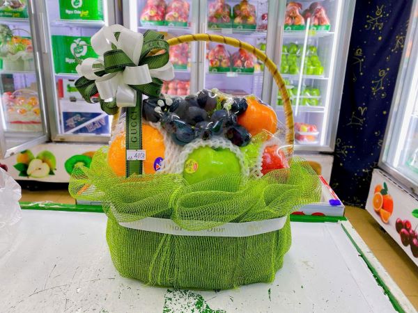 Giỏ hoa quả đơn giản