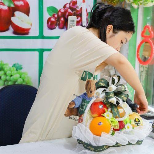 Trang trí giỏ hoa quả
